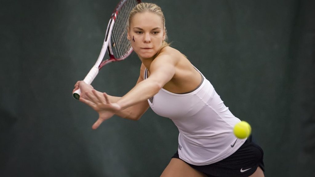 UW Tennis Earns Win over Bears, 6-1