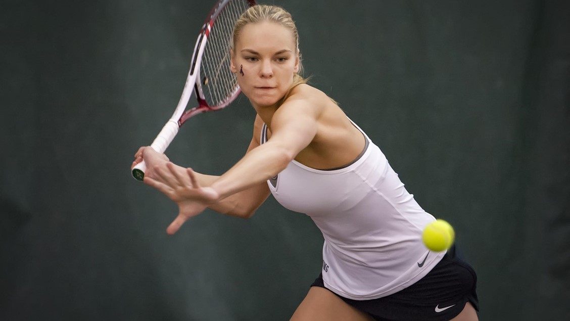 UW Tennis Earns Win over Bears, 6-1