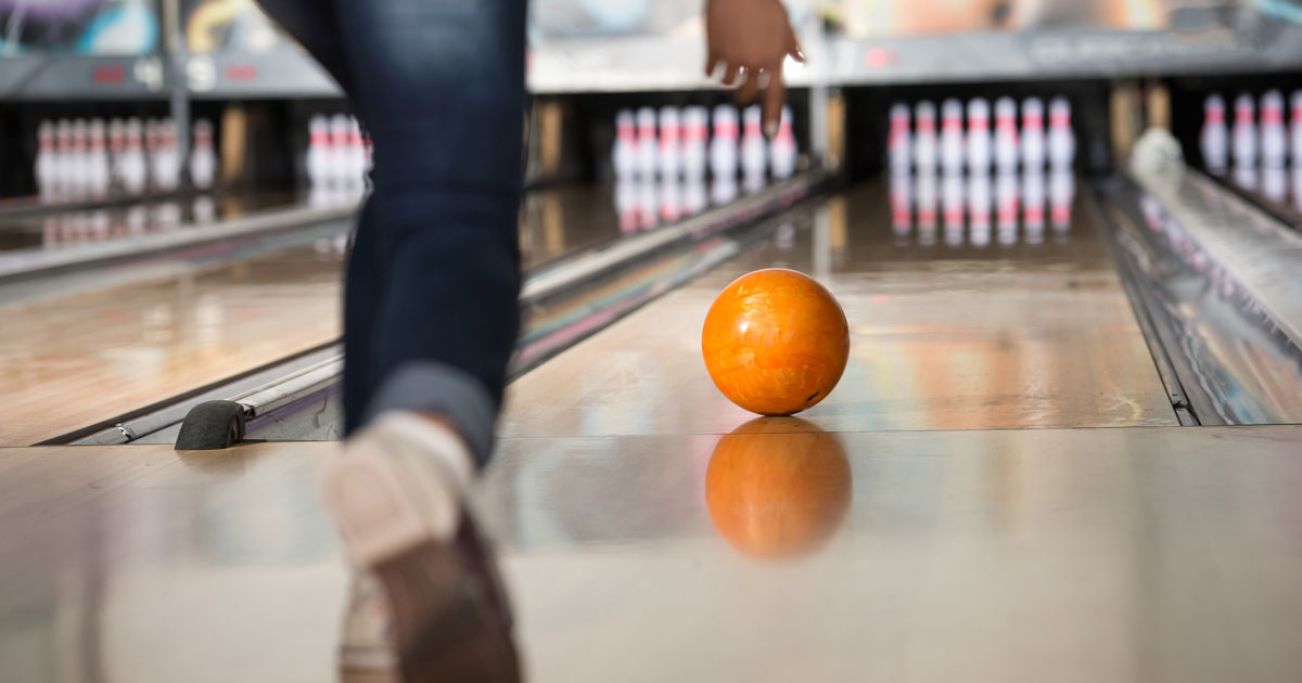 Fish Bowl Hosts Bowling Night for Make-A-Wish