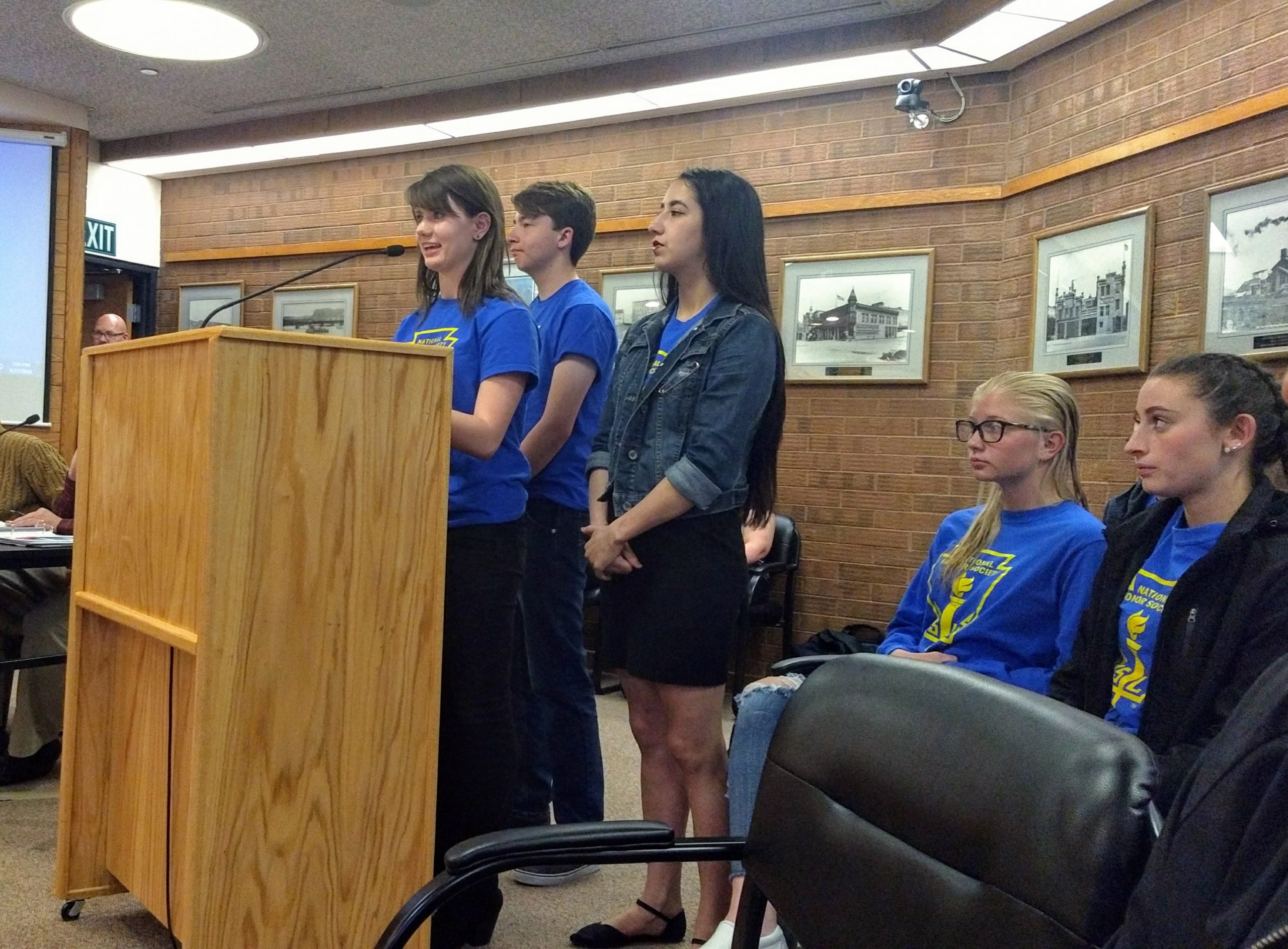 NHS Students To Fund a Green River Dog Park