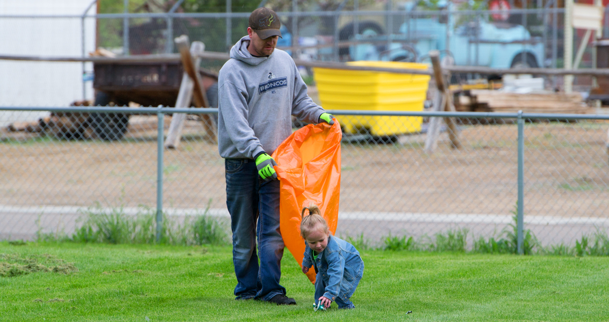 Rock Springs and Green River Residents Clean Up Cities [PHOTOS]