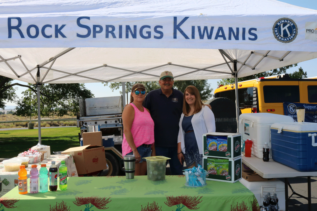 Kiwanis Club Grills for a Good Cause