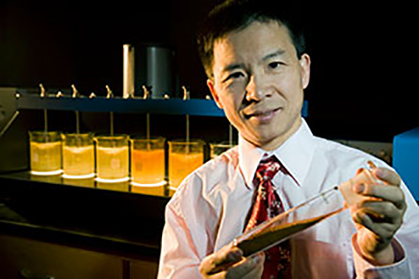 UW Professor Leads Research on Reducing CO2 Capture Consumption