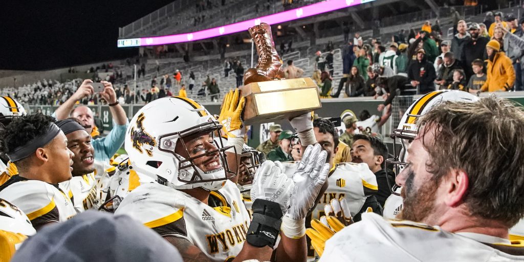 Cowboys Win Third Straight Border War in 34-21 Win Over Rams