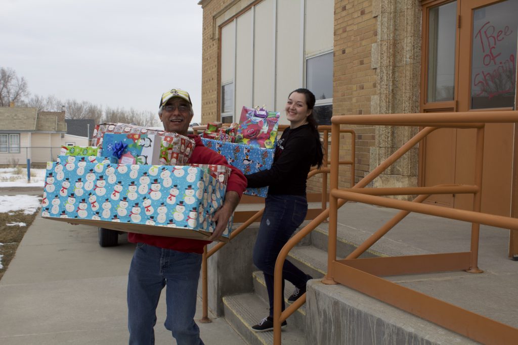 Tree of Sharing Helps Hundreds of Children in Sweetwater County