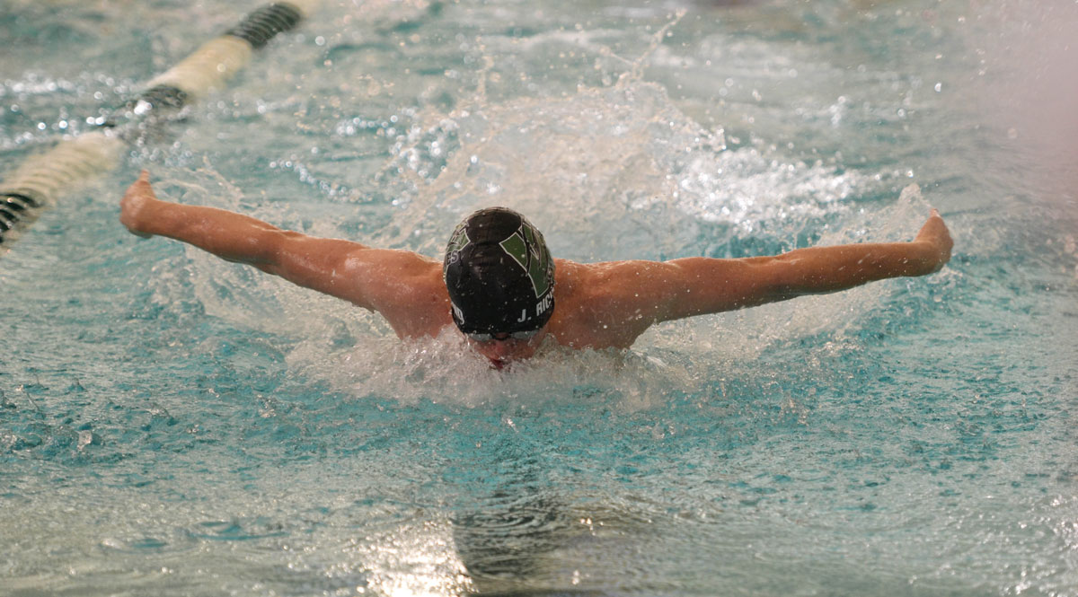 Wolves Swim and Dive Takes Fourth in Laramie