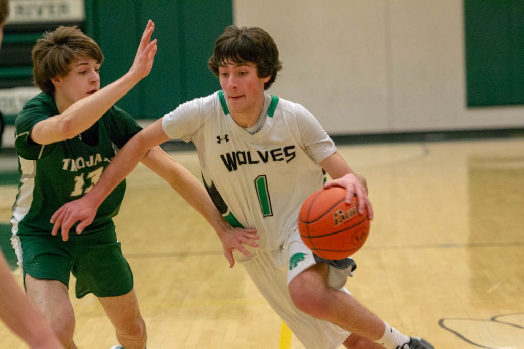 Wolves Basketball Falls to Trojans
