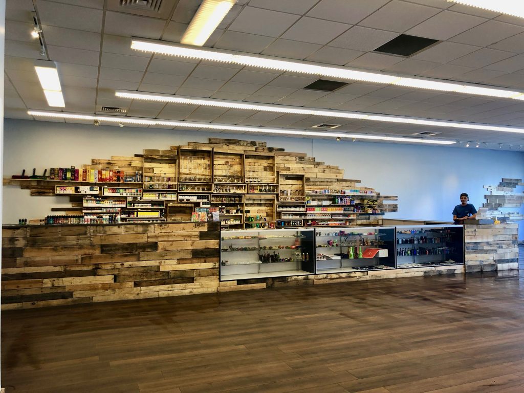 Black Market Vape & Smoke Opens in Rock Springs