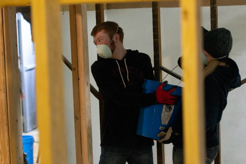 GRHS Track and Field Team Gets to Work at the Hotel Tomahawk [PHOTOS]