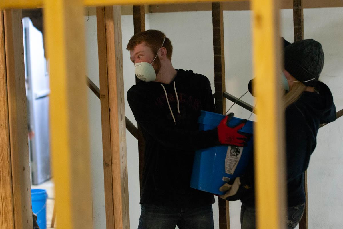 GRHS Track and Field Team Gets to Work at the Hotel Tomahawk [PHOTOS]