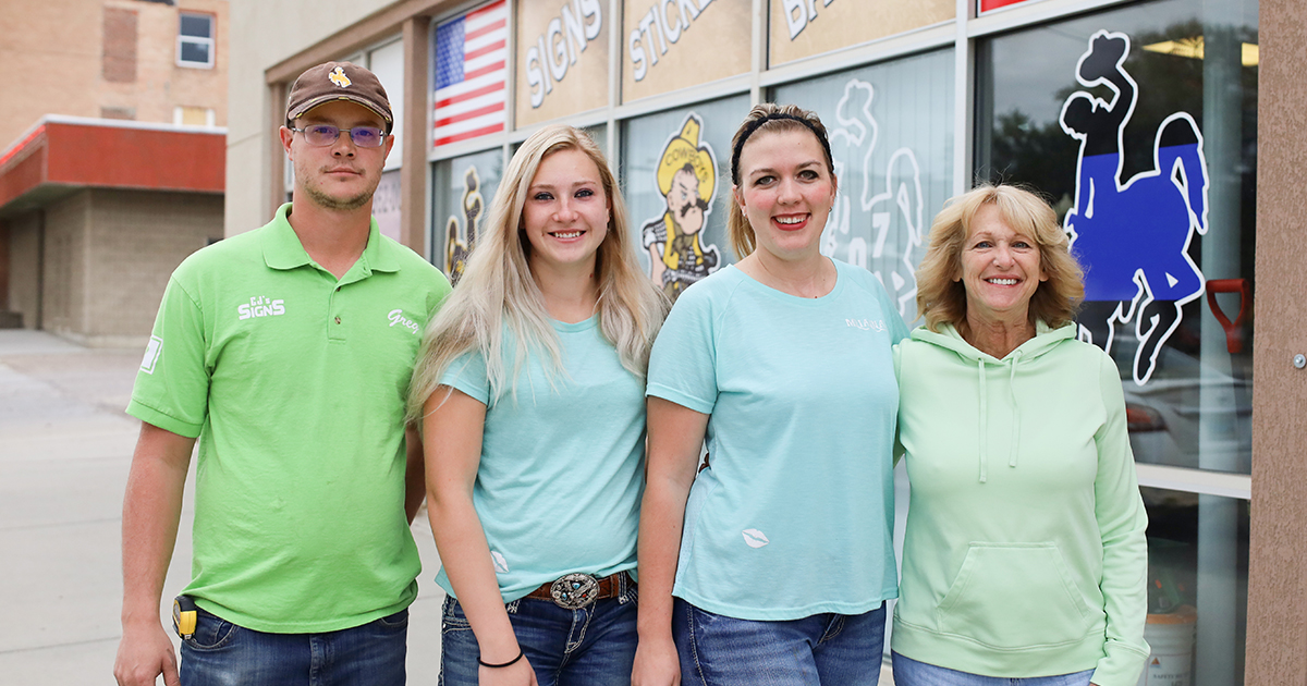 #HOMETOWN HUSTLE: Jayn, Greg, & Mrianna | CJ’s Signs