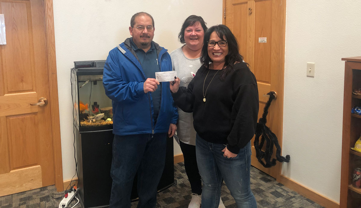 Woman’s Club of Rock Springs Makes Donation to Local Youth Home