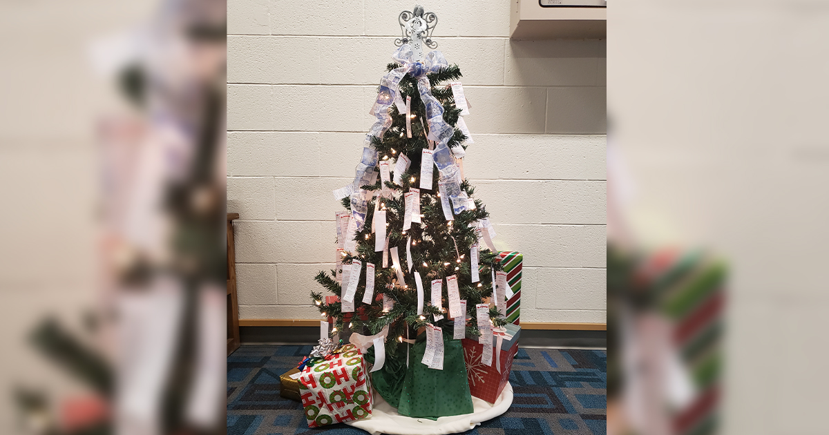 GR Elementary School Creates Giving-Tree Program