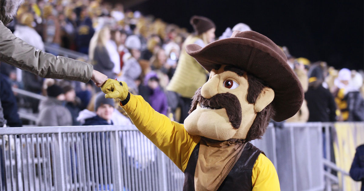 USA Today Reports: Officiating Crew Suspended for an Error in the Wyo./Air Force Game