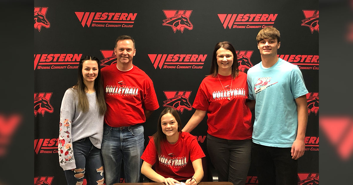 Reese Signs with Western Wyoming Volleyball