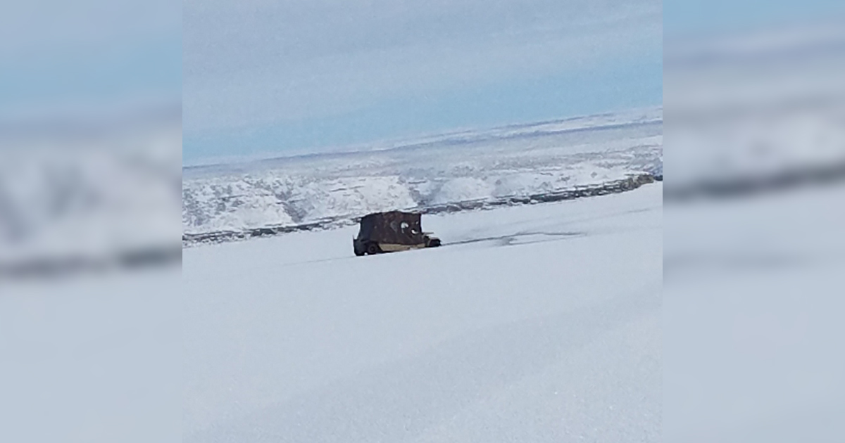 Side by Side Goes Through The Ice at Flaming Gorge Reservoir, But Doesn’t Sink