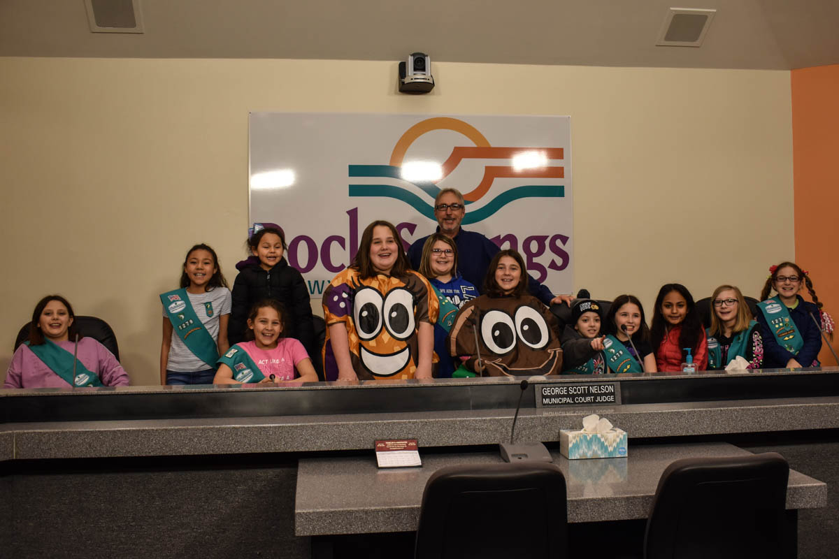 Girl Scouts Sell Cookies to Mayor Kaumo