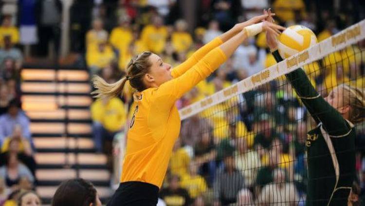 Cowgirl Volleyball falls to ninth-ranked Rams in four sets; Beach and Slofkiss finish with 11 kills