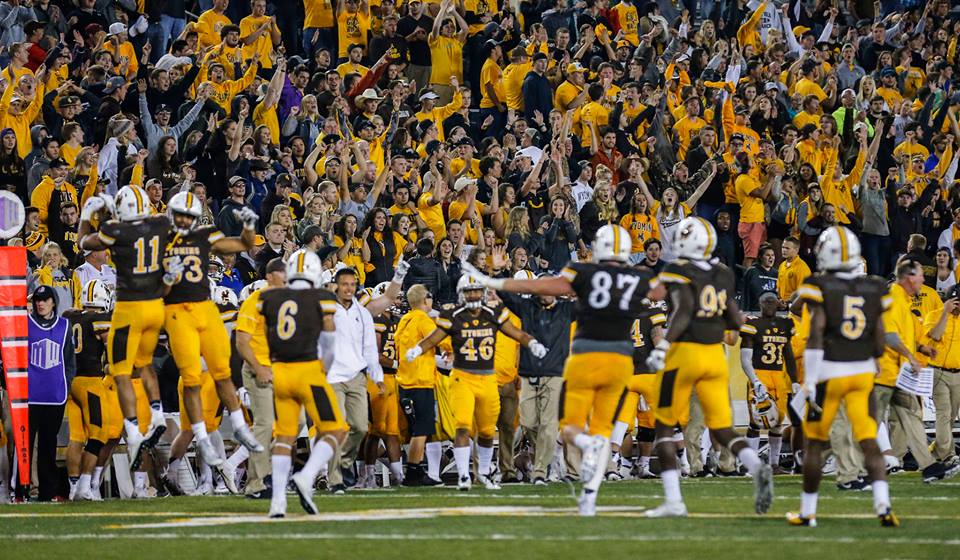 Wyoming Improves to 2-0 in MW With 35-26 Win Over Air Force