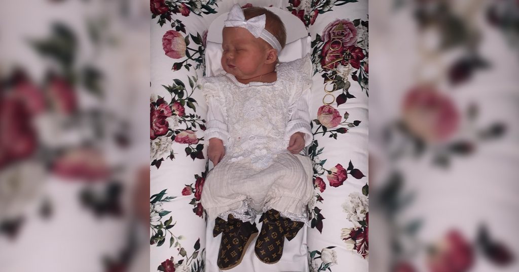 Birth Announcement: Everly Mae Menegassi