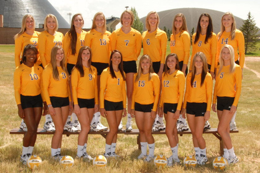 Beach records 12 kills in Cowgirls 3-0 win over Spartans; Wyoming will close out the MW season on Wednesday
