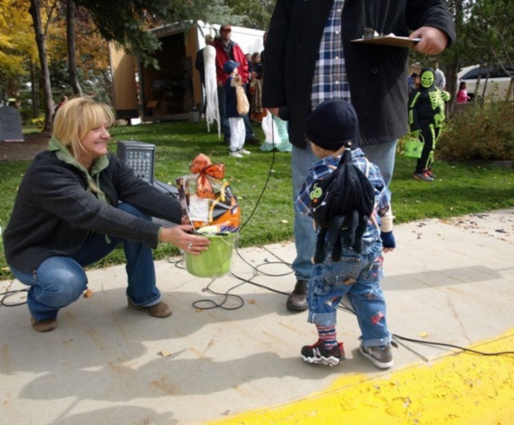 Green River URA/Main Street looking for volunteers for upcoming Trunk or Treat