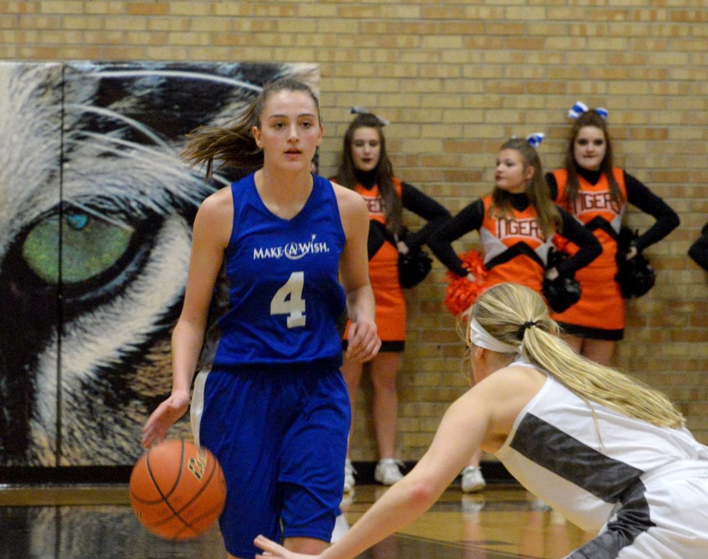 Lady Wolves Edge Lady Tigers for Win Number 10
