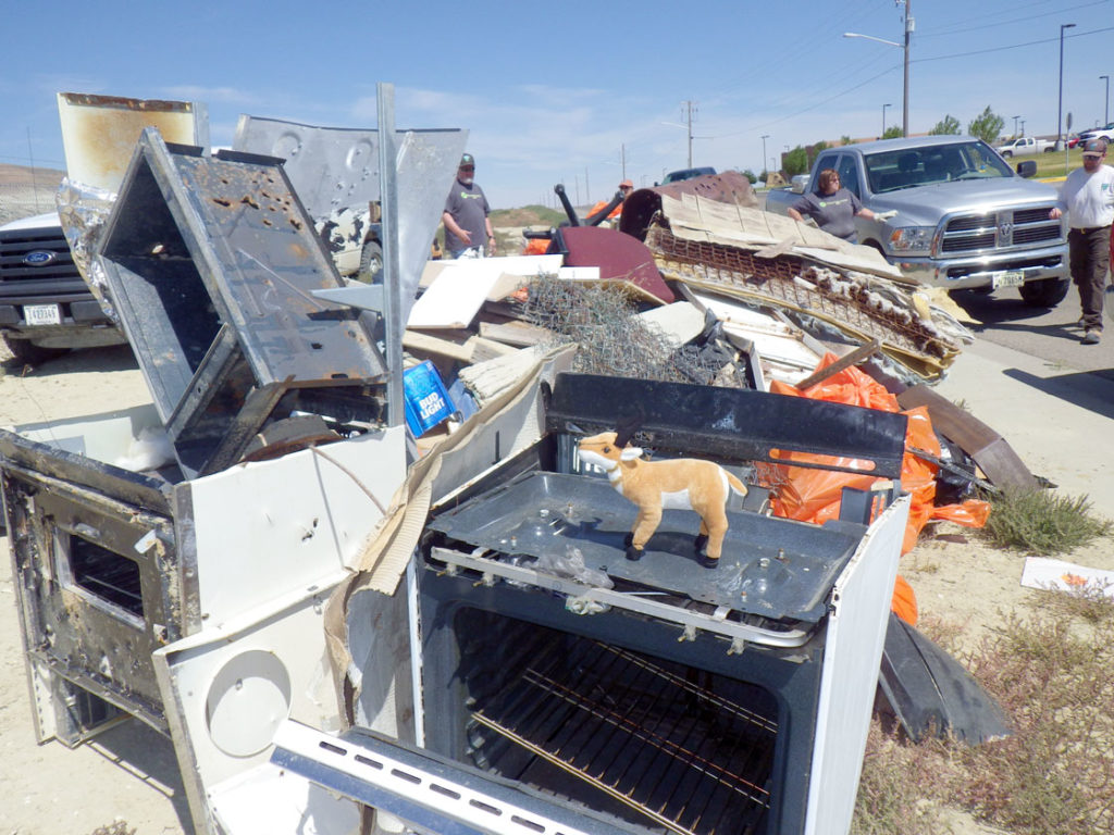 Volunteers Help BLM Rock Springs Clean Up White Mountain