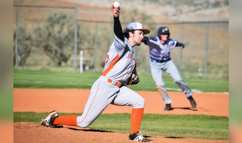Sand Puppies Split Double Header Against Outlaws