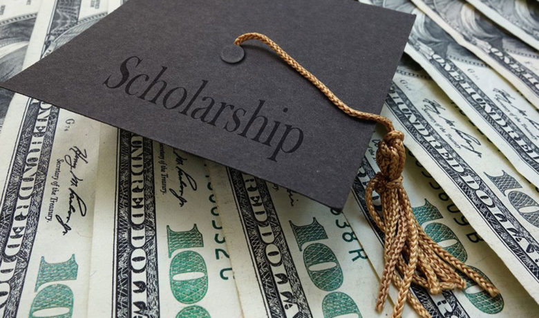 Three Outstanding Students Receive Sweetwater County Commissioners Scholarship￼