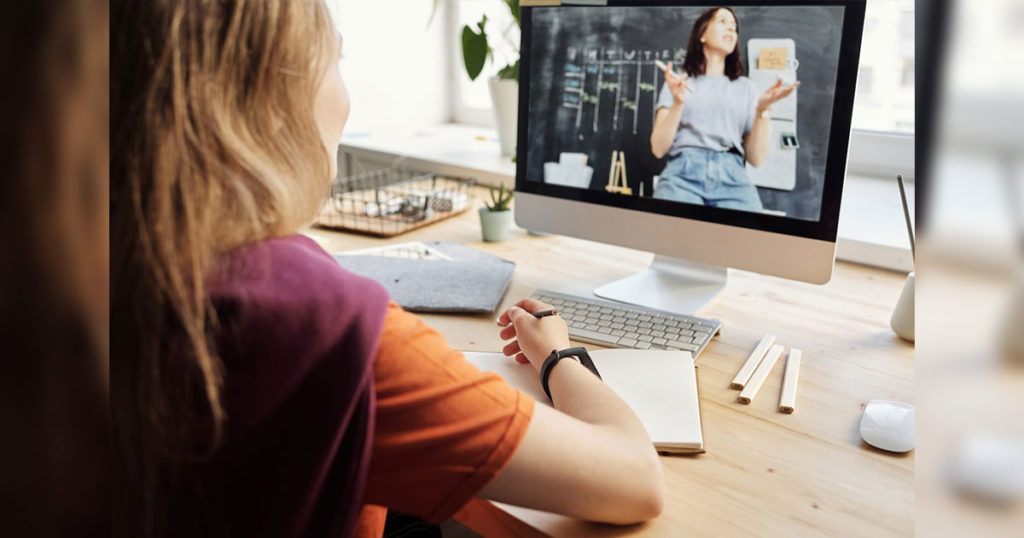 UW Faculty Members Offer K-12 Online Learning Workshop