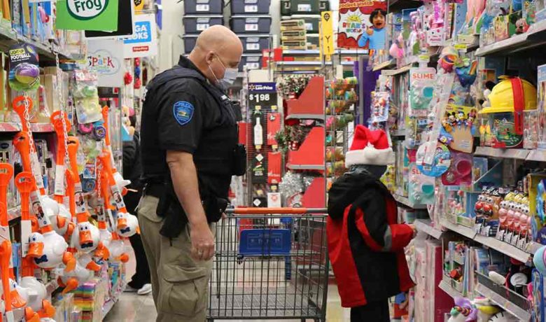Sweetwater County Shop With a Cop Event a Success