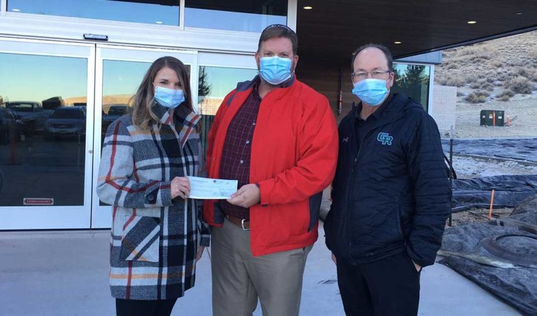 Rolling Green Country Club Donates $1,300 Within Green River