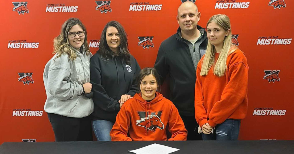 Strauss Mounts Up With Mustangs