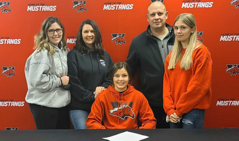 Strauss Mounts Up With Mustangs