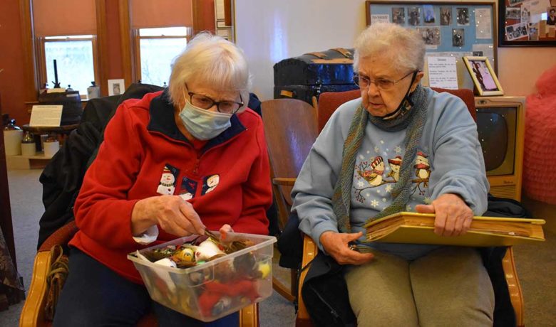 Woman’s Club Returns to Longtime Tradition of Decorating Trees