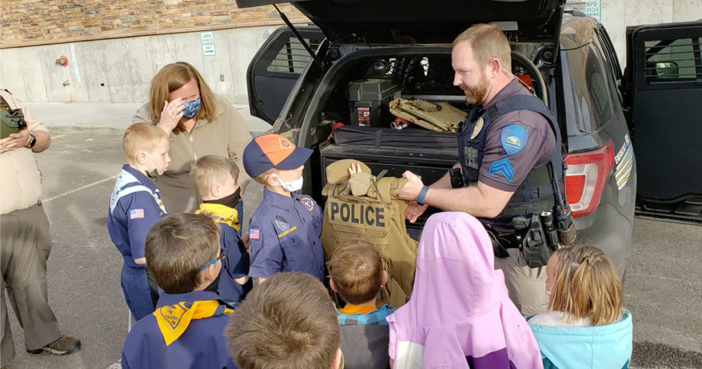 Boy Scouts Tour the Green River Police Department