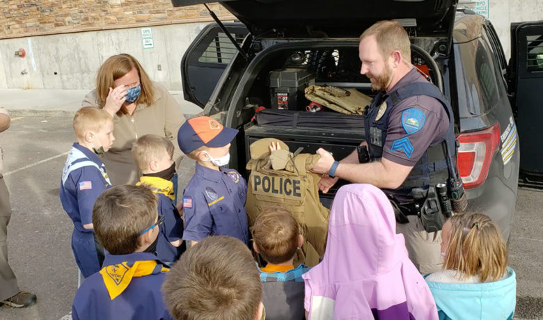 Boy Scouts Tour the Green River Police Department