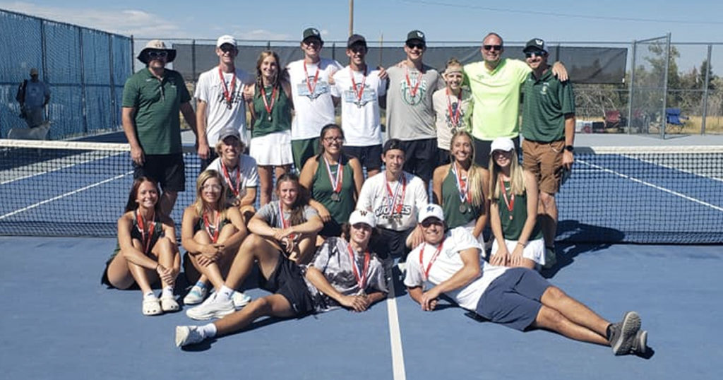 Wolves Tennis Celebrates Success at Regionals
