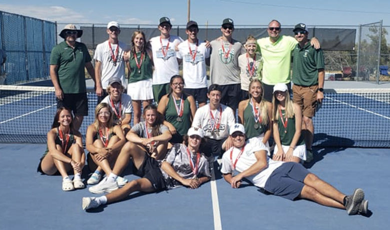 Wolves Tennis Celebrates Success at Regionals