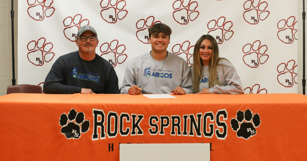 Carlsen Joins Argos Track and Field