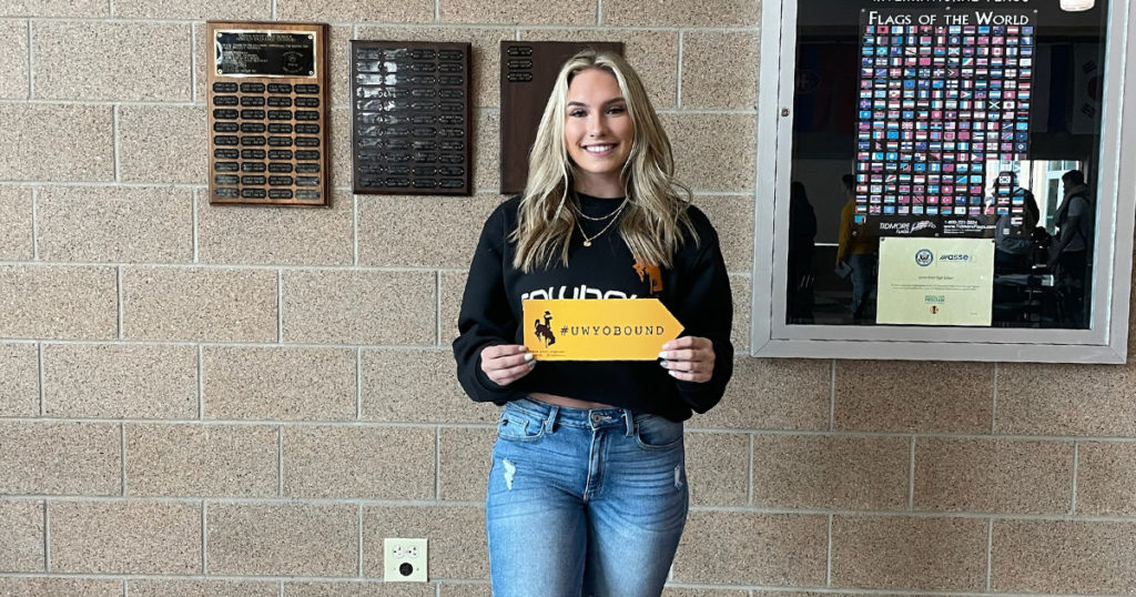 Meeks Joins UW Cheer