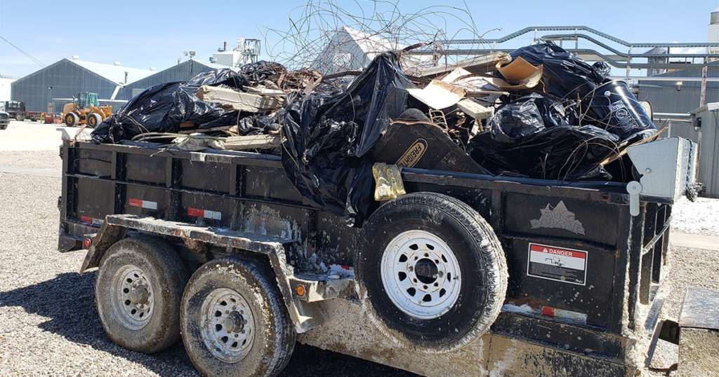PHOTOS: Sisecam Employees Remove 9,000 Pounds of Trash in Clean-up Effort