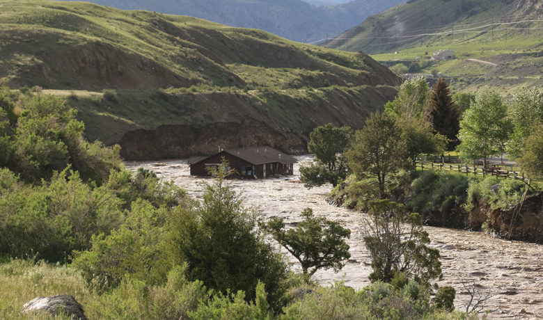[PHOTOS] Yellowstone National Park to Remain Closed for Now
