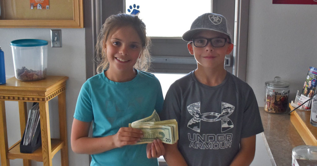 Local Kids Donate Root Beer Float Proceeds to Green River Animal Control
