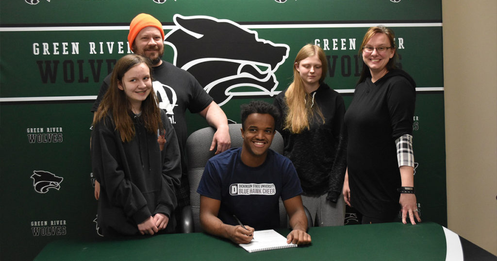 Holmes Chooses Dickinson State University Cheer