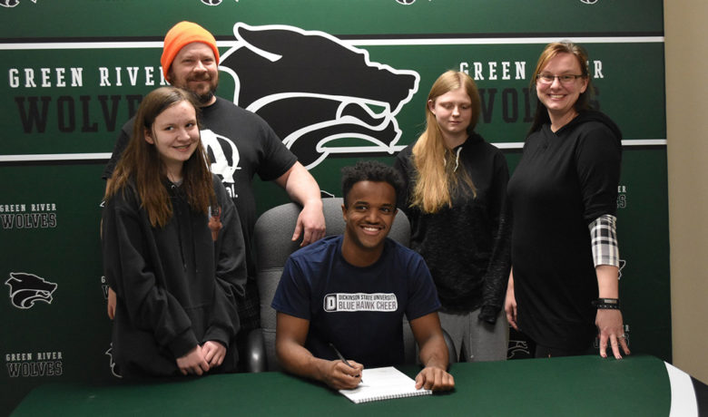 Holmes Chooses Dickinson State University Cheer