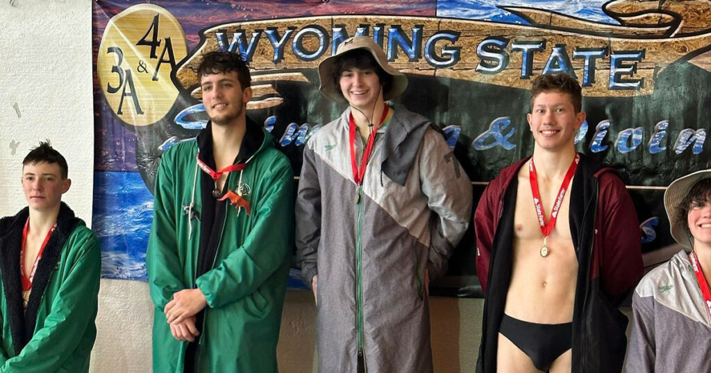 Young and Cordova Lead Wolves to Third Place in 3A State Meet