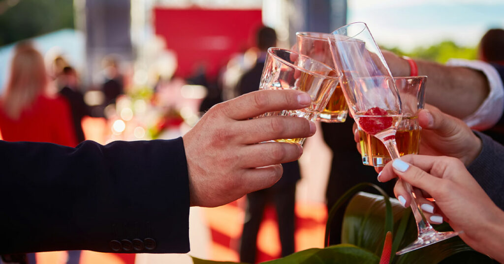 Concerns Raised Over Ordinance Allowing Residents to Carry Alcoholic Beverages Downtown