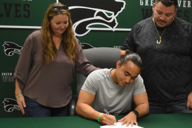 Salmo Inks Football Talents With Concordia University Chicago